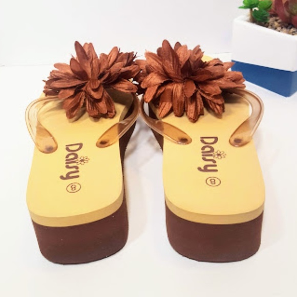 Daisy Brown Sandals sz 8 - Picture 3 of 5